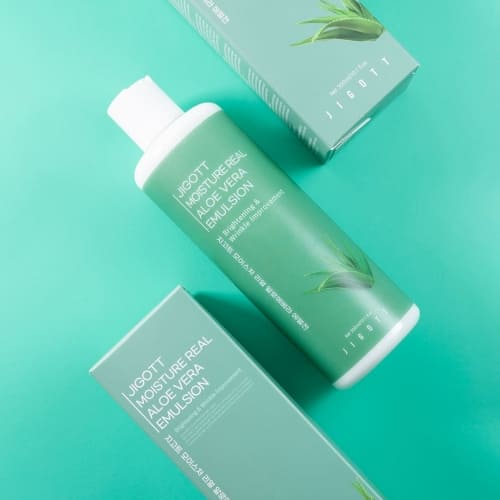 Top view of aloe emulsion surrounded by packaging boxes for wholesale retail layout