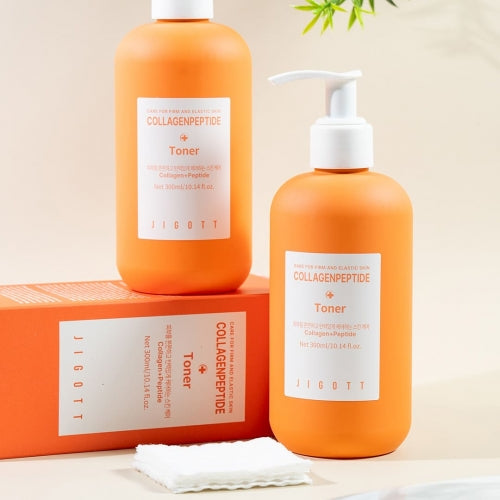 Jigott Collagenpeptide Toner duo upright on box with cotton pads
